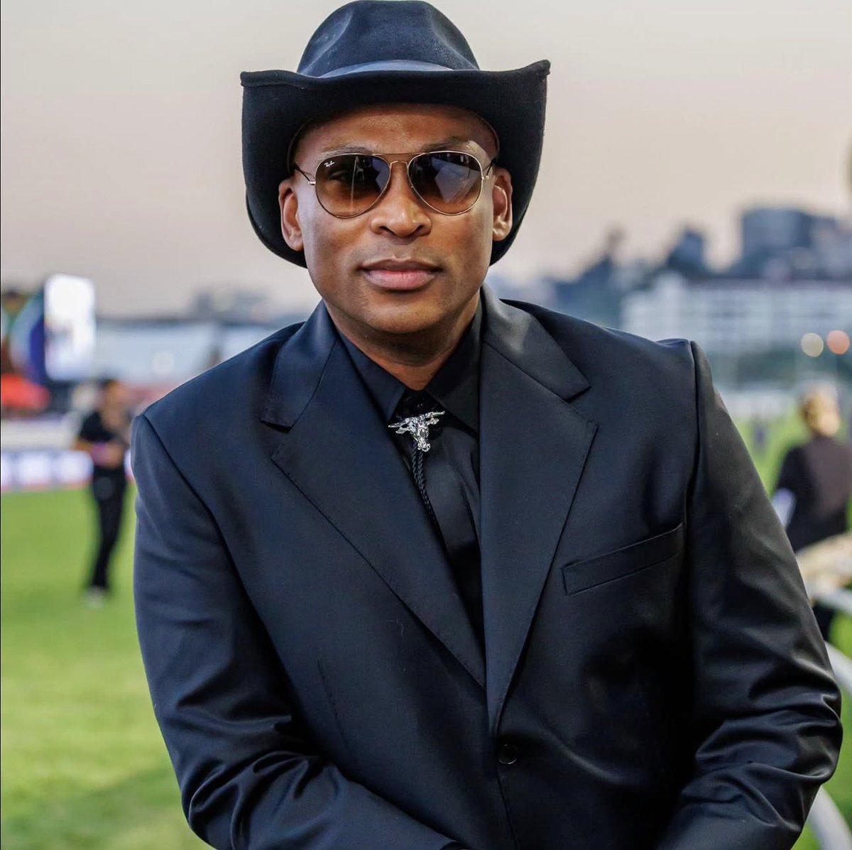 15TeeJay's tweet photo. Losing weight is the best thing ever, look at @robertmarawa 👌🏿👌🏿👌🏿👌🏿 looking dapper https://t.co/yYiDO0nkQt
