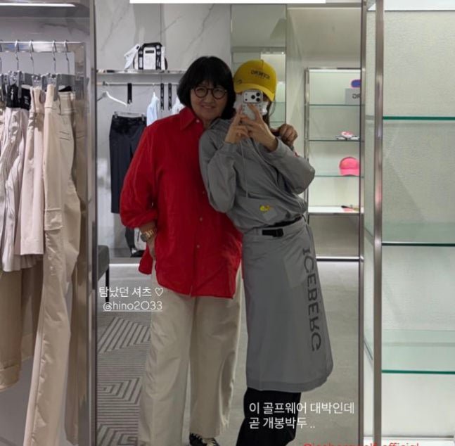LeJournalHQ's tweet photo. T-ara's Hyomin is living the newlywed life in style. 💍⛳️

Hyomin gave fans a peek into her relaxed daily routine, sharing mirror selfies after a beauty treatment before heading out for golf wear shopping. She joked that even her post-treatment hair didn't look bad.

She later met marketing expert Noh Hee Young for a spontaneous outing, enjoying shopping followed by a meal at an upscale restaurant. Fans couldn't help but comment that her elegant lifestyle feels like that of a true luxury newlywed. 

https://t.co/iObBwZFWvI