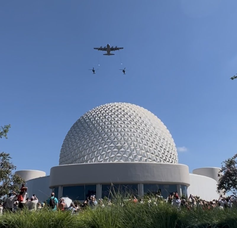 TLF66's tweet photo. Flyover of the ‘Combat King 2’ and 2 ‘Jolly Green 2’ at Epcot.
@WaltDisneyWorld 
@920thRescueWing 
@SLDelta45 
@USSpaceForce 
@usairforce 
@DeptofWar 
@WhiteHouse 
@SecWar 
#Americas250
#July4th
#HappyBirthdayUSA
#GodBlessAmerica https://t.co/z6ByqvT6ew