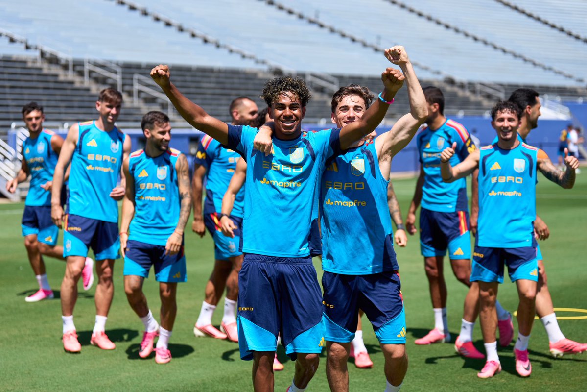 SEFutbol's tweet photo. 🤪 Si ganan todos, gana la @SEFutbol.

#VamosEspaña | #CopaMundialFIFA https://t.co/KcMnFTk7Ff
