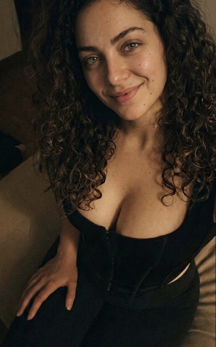 curlyarchiitect's tweet photo. tatile gelince otele kiyafet degistirmek harici giresim gelmiyor hemen üstümü degisip kacarim 🙈 https://t.co/6ojahhp3kv