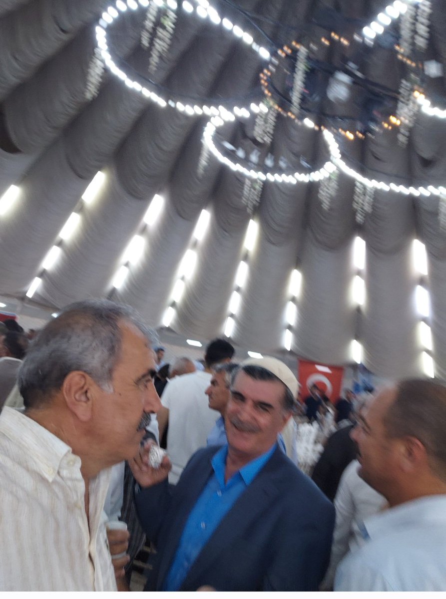 aydinalakus's tweet photo. Bugün bir barış törenine, iki taziyeye ve bir düğüne katıldık. Hayatın sevinci de hüznü de aynı güne sığabiliyor. Rabbim birlik ve beraberliğimizi daim eylesin; vefat edenlere rahmet, yakınlarına sabır, evlenen kardeşlerimize de ömür boyu mutlulukluklar dilerim. https://t.co/ubryLeeNMr
