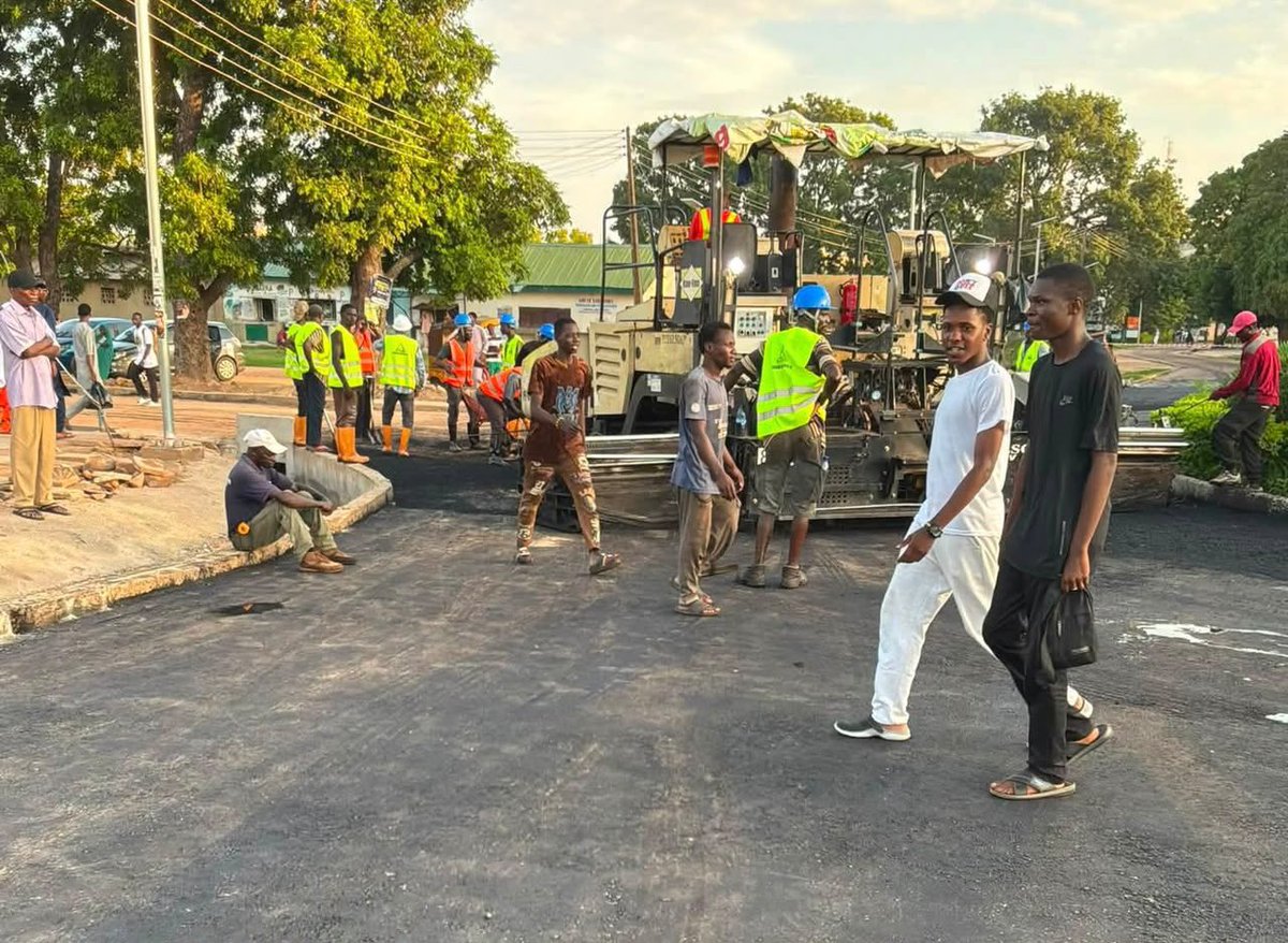 UbaSaniMedia_'s tweet photo. PROGRESS REPORT: Ahmadu Bello University, Zaria, is taking on a new look under Governor @ubasanius ’s administration with upgraded roads, walkways, drainage, street lighting, disability friendly access, and landscaping.

#WorkingForKaduna https://t.co/tPEljaYCnh