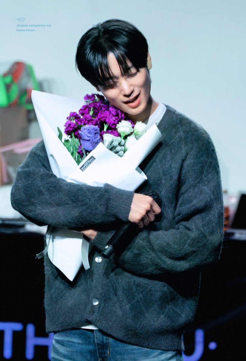 halve_heart's tweet photo. 251105 위드뮤 😻💐 #주연 #JUYEON #더보이즈 #THEBOYZ https://t.co/5MMEmCwARl