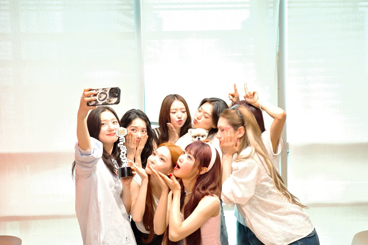 ioiuaena's tweet photo. —🍦260704 #아이오아이 #IOI

sohye instagram update with ioi 🐧🩷

“the secret weapon (#PerfectTarget) is none other than choi yoojung and ioi ❤️
thank you for 1st place!!!”

#KimSohye #Suddenly3rdWin #IOI12thWin https://t.co/okdk339uXD