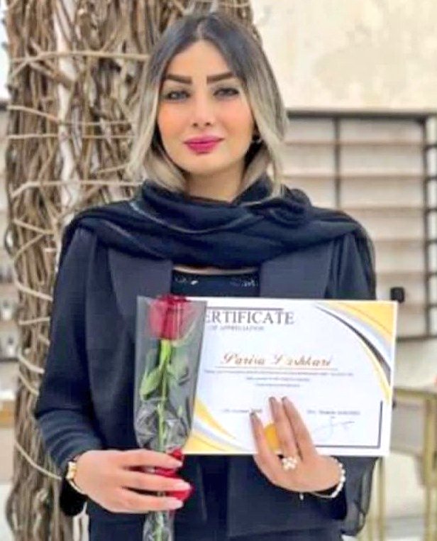 Sssccpp's tweet photo. پریسا؛ پری‌گونه زیبا بود
بعد از اصابت گلوله، برای کمک با خانواده‌اش تماس گرفت، اما دقایقی بعد با تیر خلاص به قلبش او را کشتند.
#پریسا_لشگری https://t.co/T6HV5QnBYe