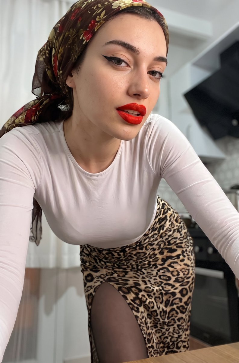 Nazlinler's tweet photo. Boynum güneşe çıkınca böyle oluyor sizce neden https://t.co/nj5RdRVlRs