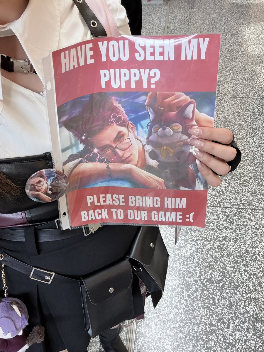qiyuluv's tweet photo. repping our bby at mtl comiccon 🫡 https://t.co/iIDCBxYk1A