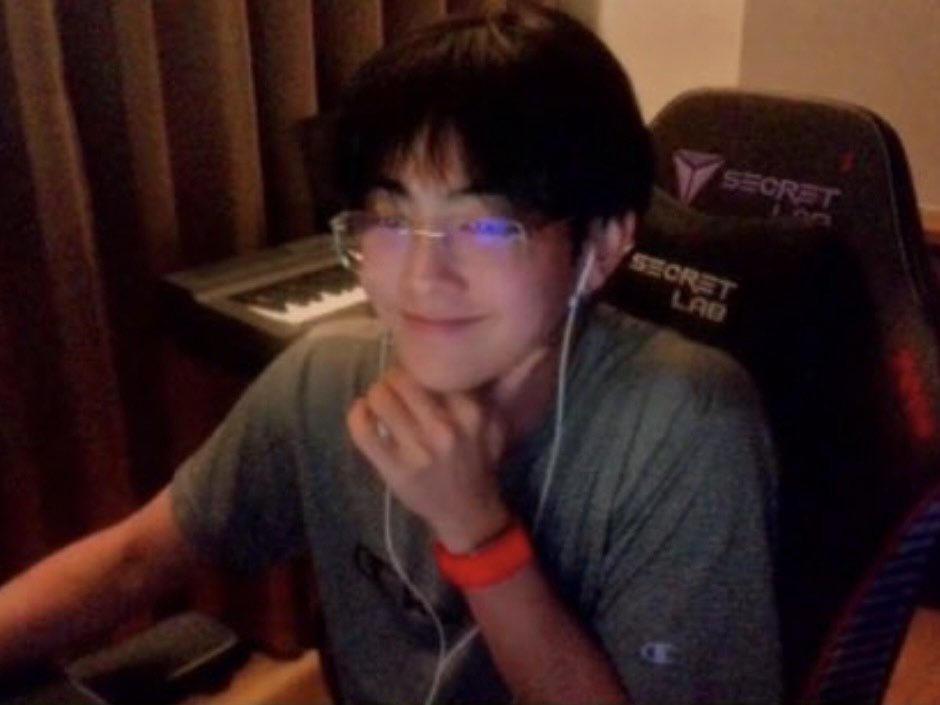 hearthealer__'s tweet photo. วันไหน webcam ตัวใหม่มาส่ง น่าจะเป็นพี่เองที่ใจแตกดังปุ้ง! ขนาดกล้องไม่ชัดยังยิ้มหวานทะลุจอขนาดนี้ 😣🩷💨

#HEARTchuthiwat https://t.co/XilOumx1WX