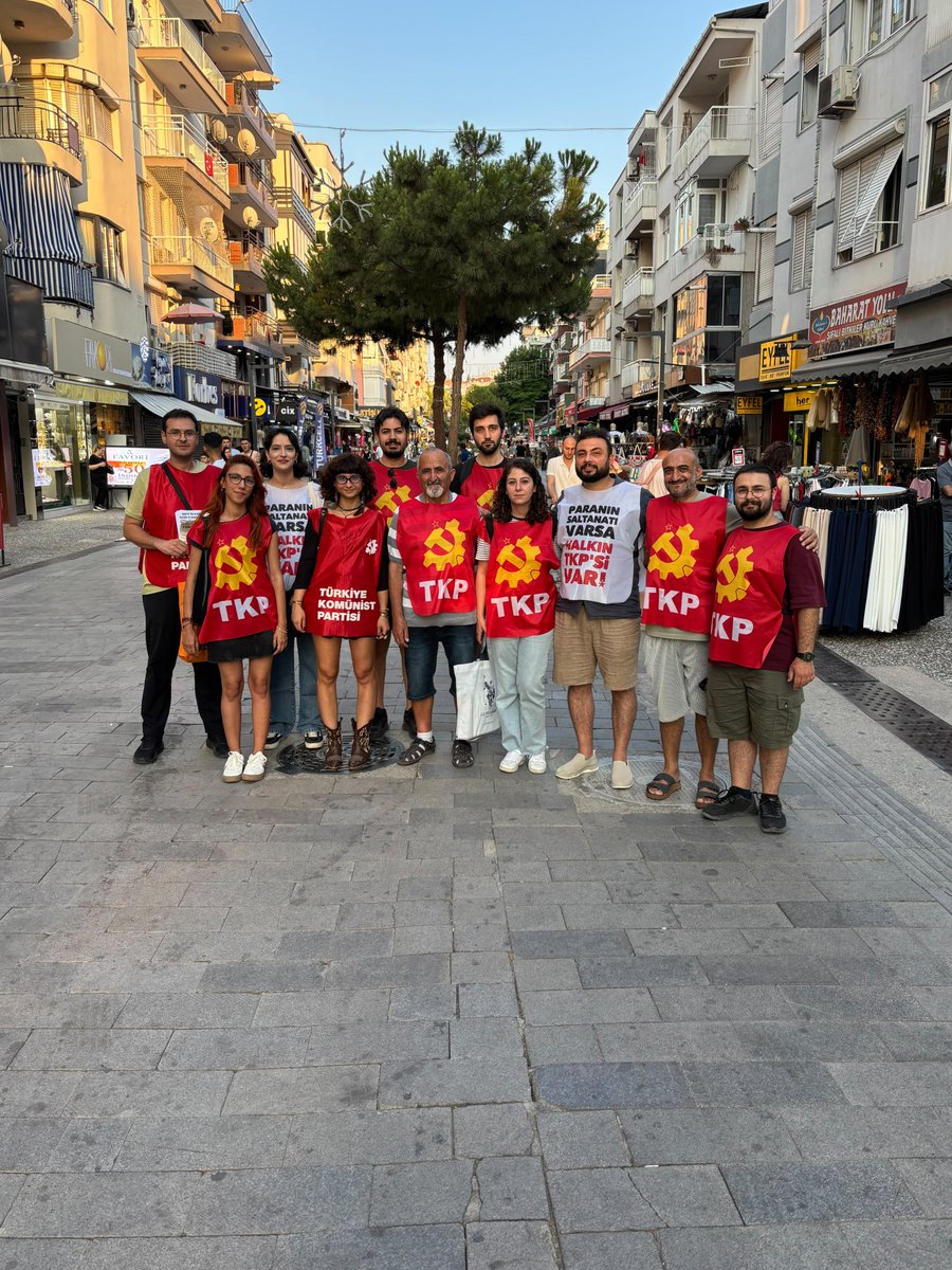 KoopBuca's tweet photo. NATO'culara, işbirlikçilerine ve bu ülkeyi emperyalizme teslim etmek isteyenlere geçit vermeyeceğiz!

Yaşasın yaşam, bağımsızlık ve sosyalizm!🚩✊🏻

🗓️5 Temmuz Pazar | 18.00
📍Buca Forbes Seda Pastanesi Önü

#tkp #izmir #buca https://t.co/uy1ZJ4KgC6