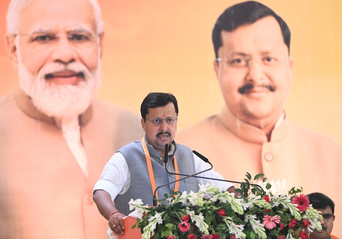 BJP4India's tweet photo. भाजपा राष्ट्रीय अध्यक्ष श्री @NitinNabin ने आज लखनऊ में भारतीय जनता पार्टी उत्तर प्रदेश के सांसदों, विधायकों एवं विधान परिषद सदस्यों के साथ बैठक की। https://t.co/CdzyRcXw9T