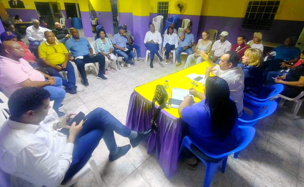 PLDenlinea's tweet photo. #LoÚltimoPLD | El #PLD, con tiempo,  preparando su Consulta.

Los organismos del PLD reportan la conformación de las Comisiones de Consulta en las provincias y municipios.

AMPLIAR: https://t.co/6R4sRfuiKn https://t.co/B2iqcsH1Du