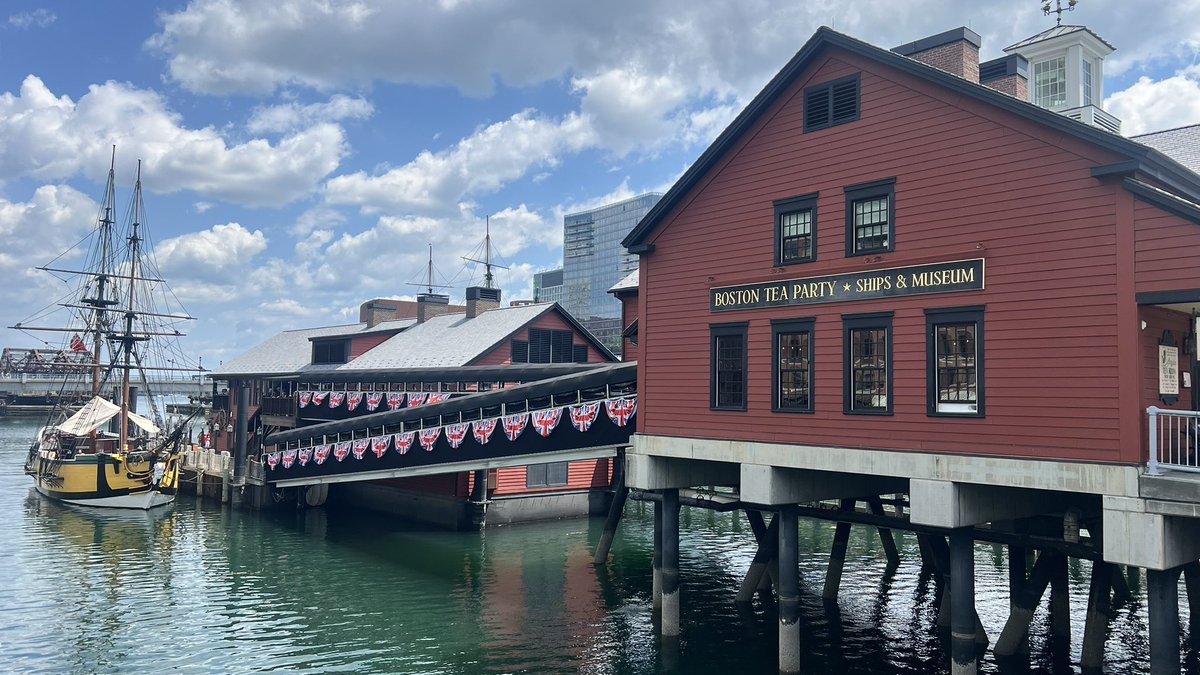 BarNoneMark's tweet photo. A little Tea Party and Boston Harbor cruise for the 4th of July. Happy Birthday America 🇺🇸! https://t.co/V2W6s4XyAi