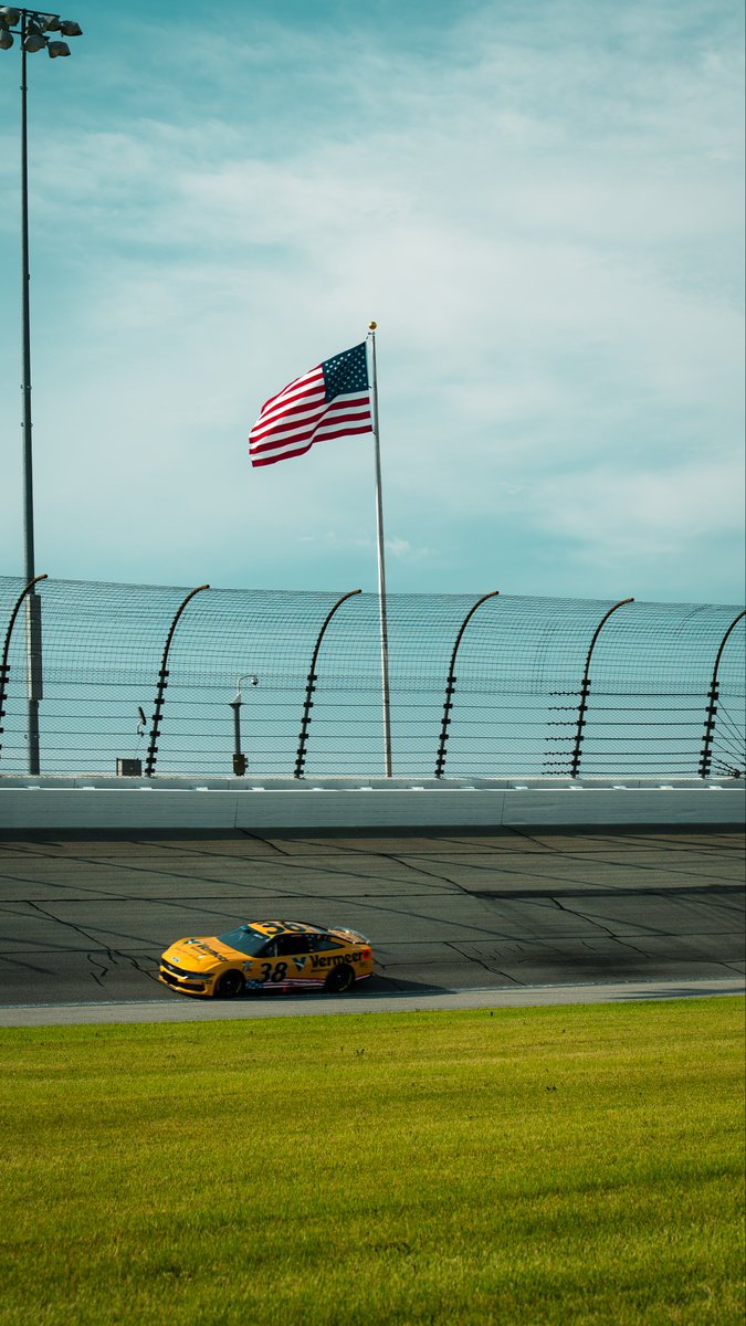 Front Row Motorsports tweet media