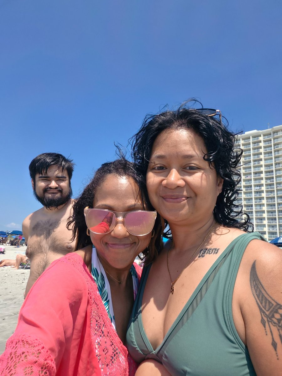 UltraSpideyFan's tweet photo. Here are my vacation pics with Mom, Tabitha, Khloe, Xander, and me at Bay Watch Resort. https://t.co/KtAjnVmCJV