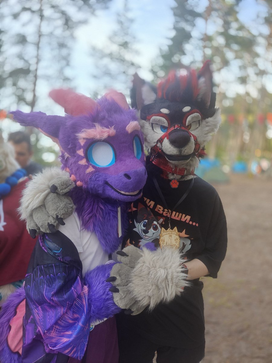Evil_CEO_Office's tweet photo. #furry #irl #con https://t.co/emrUwZeGqs