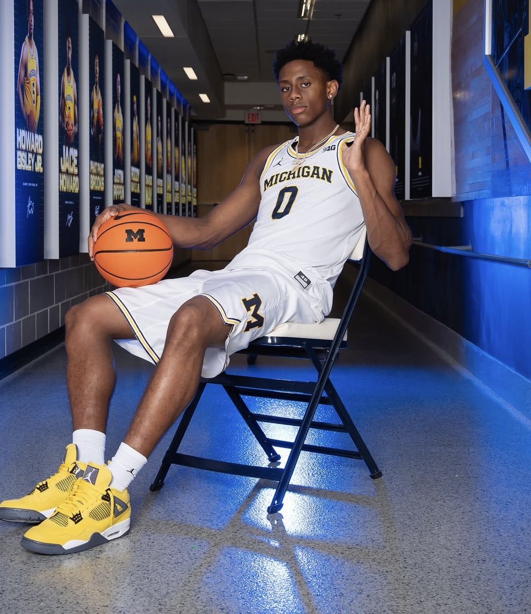 ebosshoops's tweet photo. Five-star guard Brandon McCoy Jr.  will remain at #Michigan after the departure of Dusty May sources have confirmed to @247sports https://t.co/2DQ8uqxSyU https://t.co/sJNhkfFPYM