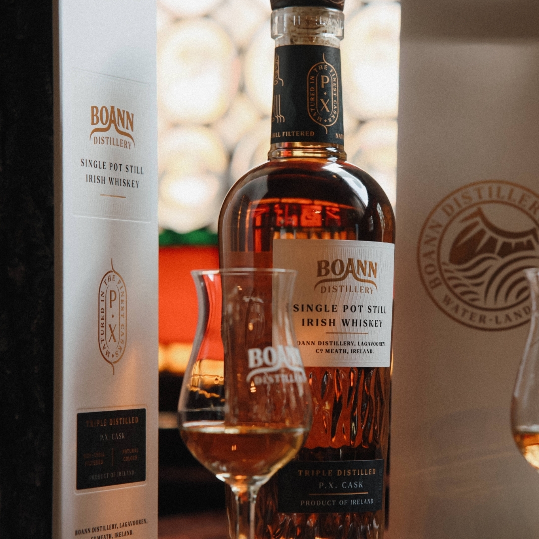 Boanndistillery's tweet photo. Looking to give a gift from the #BoyneValley? 🥃 Boann Single Pot Still Irish Whiskey is an exceptional #IrishWhiskey crafted from Irish grain &amp; Boyne Valley well water at #BoannDistillery, Drogheda. Find out more at https://t.co/6o1hcmSREP or stop by Boann Distillery https://t.co/DPDiriznkA