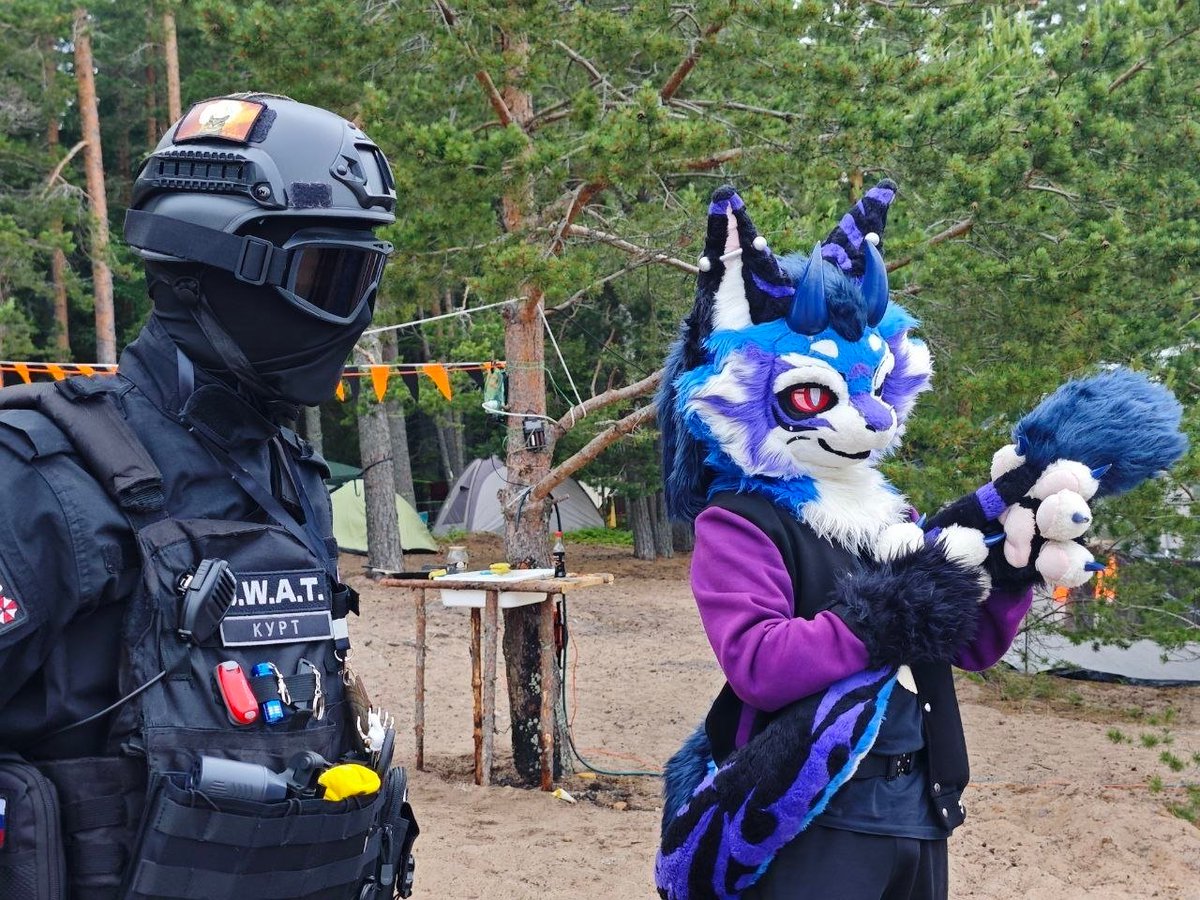 Evil_CEO_Office's tweet photo. Even with a proper search, it's impossible to find me. Yes 👀
#furry #irl #photo #con #extra https://t.co/iahD4TGWj8