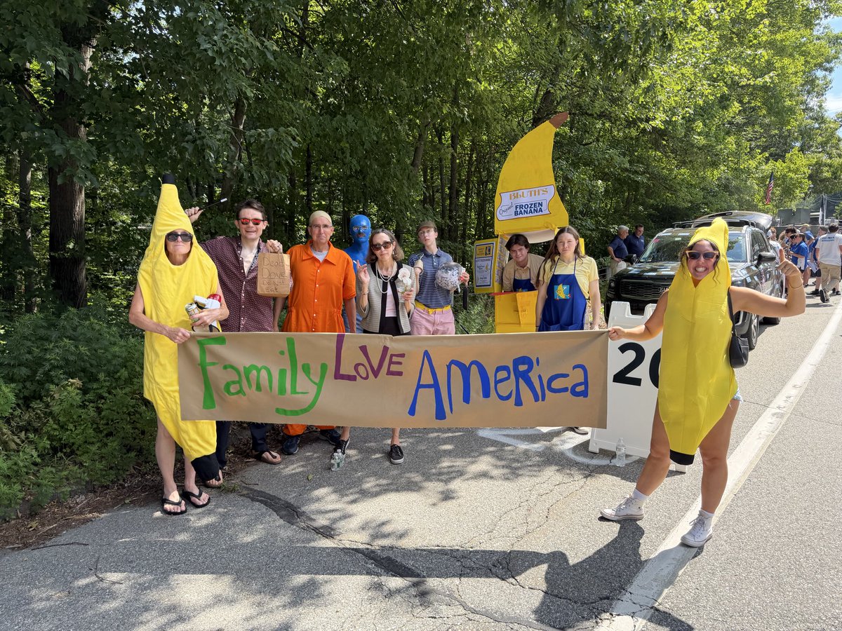 MrDCaba's tweet photo. .@davidcrosss @arnettwill representing in our local parade! https://t.co/xlKJiETE56