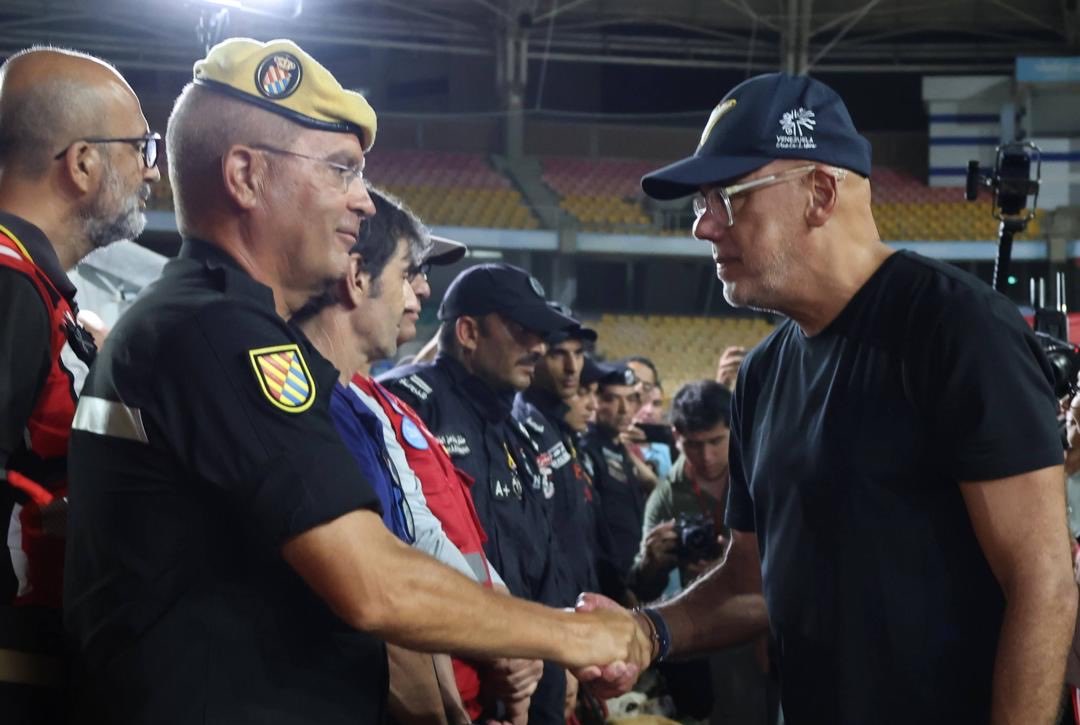 jorgerpsuv's tweet photo. Reconocemos la valiosa entrega de las delegaciones extranjeras que se sumaron a nuestras operaciones de rescate. Más de 3 mil efectivos internacionales, han participado activamente junto a nuestros equipos en las tareas de búsqueda y salvamento. ¡Gracias! https://t.co/gR3TR0Nxnu