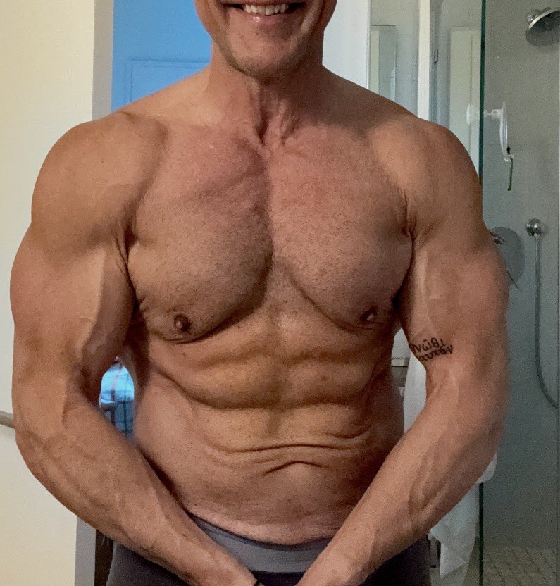 ekaratha's tweet photo. @c_gould0 @TwoForFooz @Alan_Couzens Relatively lean but a bit over muscled for someone who’s focused on endurance now. I have an over allocation of fast twitch muscles and im doing my best to build more slow twitch. It will take years given my genetics and training history. https://t.co/FXgqTnNEgl
