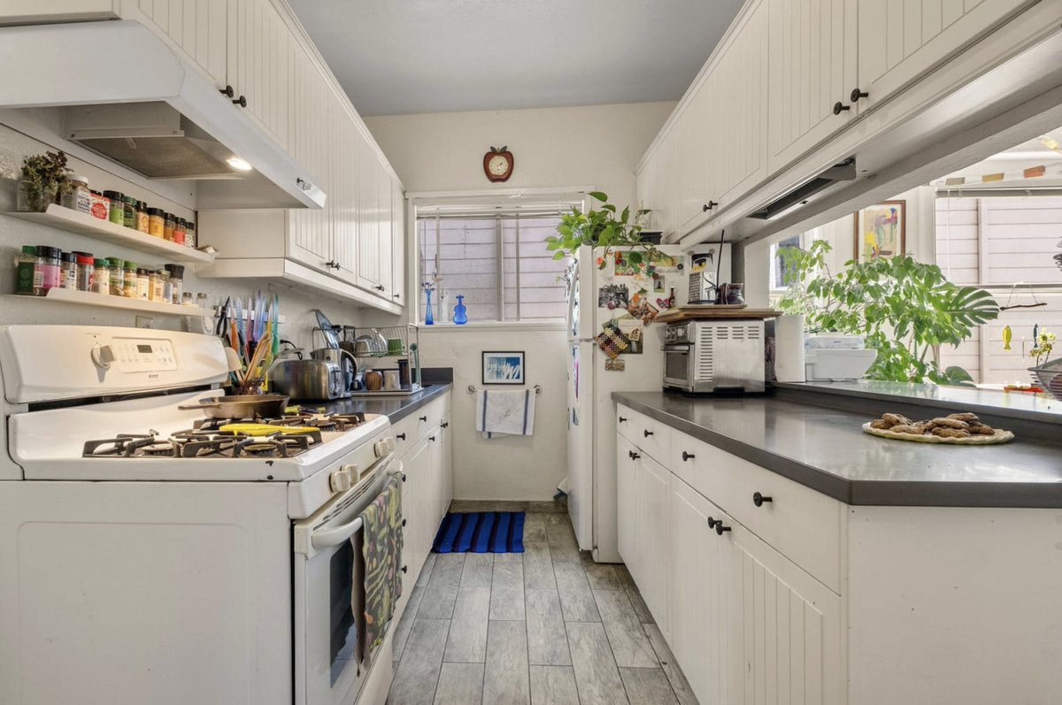 WinklerREG's tweet photo. 🏡 #WestOakland $749K 📍1032 Magnolia St 📅 Sun 2–4

🌷 #Duplex w/ income potential &amp; upside.

🍓 Vacant unit + tenant paying $2,795/mo!

🚪 https://t.co/Wg8QxfeuJO

Daniel Winkler | DRE# 01090765 | 📱510-421-4528

#WinklerREG #OpenHouse https://t.co/Jq7klmPBV6