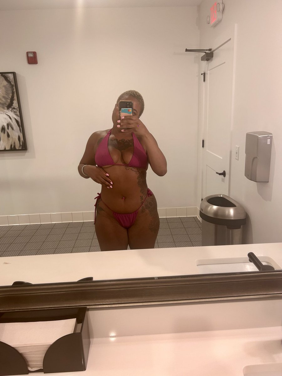 202Hampton's tweet photo. Hip dips thriving https://t.co/DvQItyKQmt