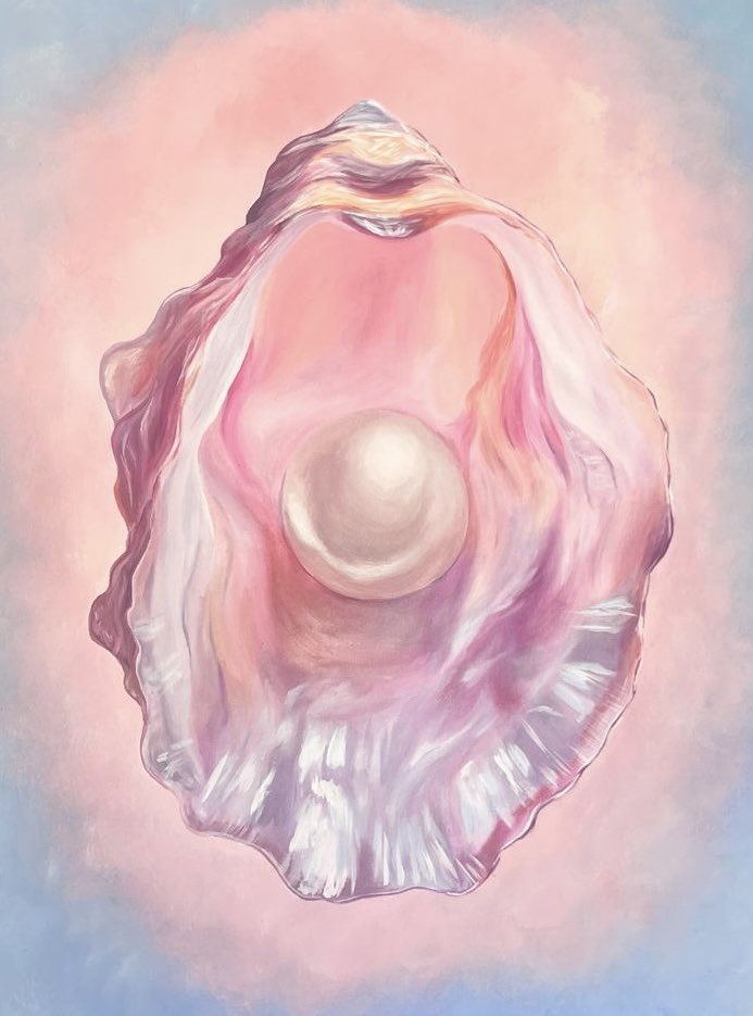 vourcosvic's tweet photo. se lhes perguntassem qual é o significado que uma ostra carrega, saberiam responder? 

pra mim, a ostra representa feminilidade, fertilidade, proteção e transformação. ela guarda algo precioso dentro de si até que chegue o momento certo de mostrá-lo ao mundo.

e, estar vivendo a minha gravidez, foi impossível não me identificar com esse simbolismo.