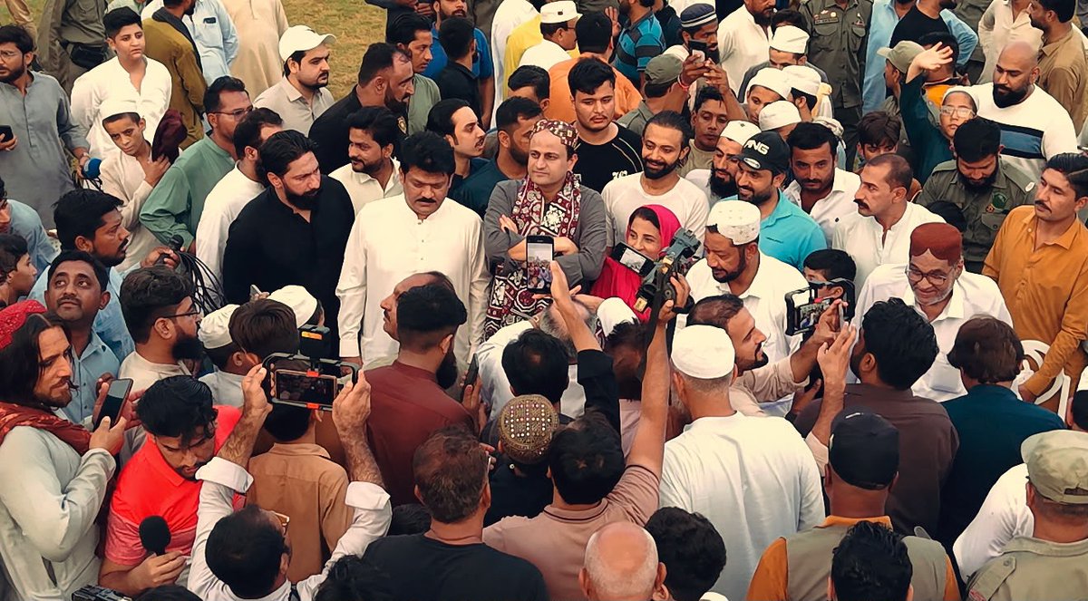 banbhanaamir's tweet photo. یہ ہے اصل لیڈرشپ عوام کے درمیان عوام کے ساتھ
میئر کراچی بیرسٹر مرتضیٰ وہاب۔ باتیں نہیں ڈیلیوری کراچی بدل رہا ہے #KarachiWorks https://t.co/pMe41F4MWn