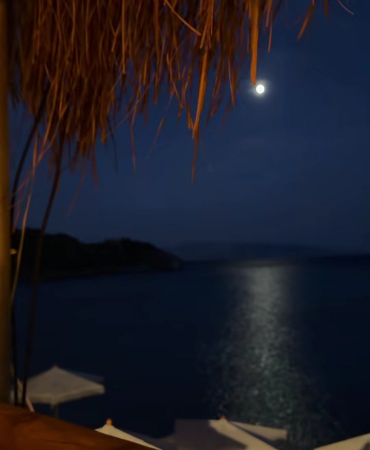 ayd_be's tweet photo. Silence....💫 https://t.co/qfRQnwzS2z