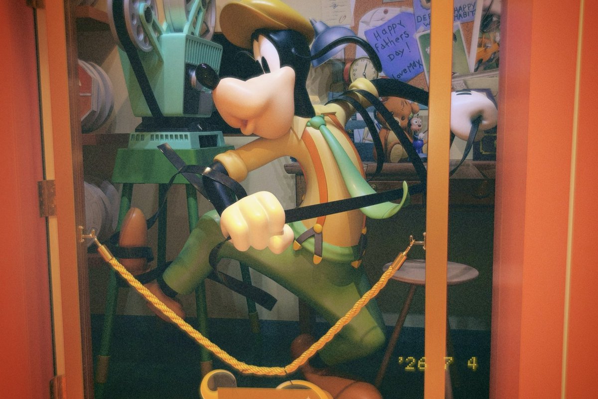 spoon_to_ase's tweet photo. 今日は舞浜のイクスピアリへ連れて行ってもらった
杖をついてゆっくり休みながら約2時間は歩けた
またディズニーリゾートへ行ける日が来ると良いな https://t.co/52o3M8X9KJ