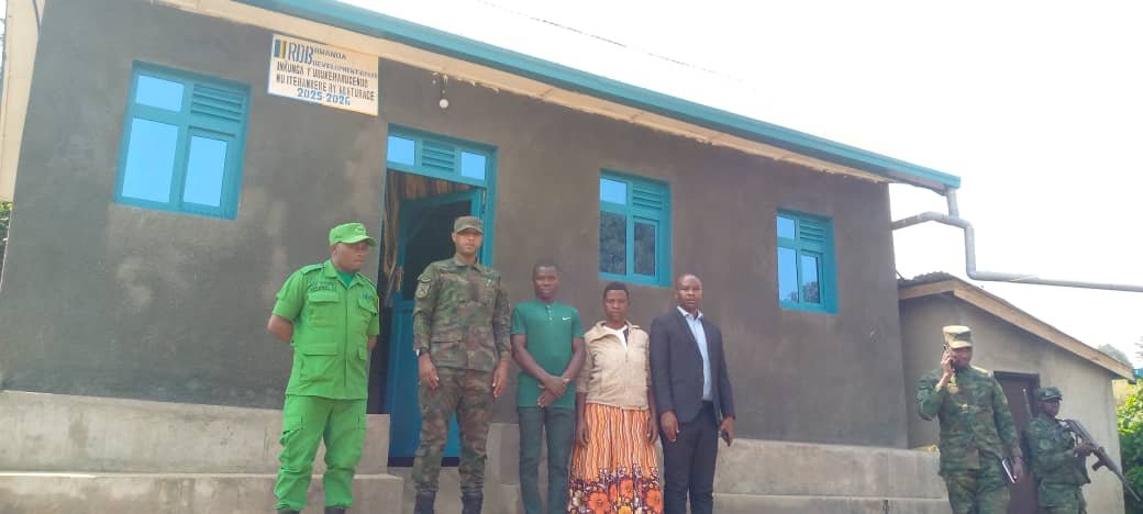 RubavuDistrict's tweet photo. @RwandaLocalGov @GovernanceRw @RwandaWest @ralgarwanda @GisenyiSec @MudendeSector #Bugeshi: Mu Murenge wa Bugeshi hatashywe Ibiro by'utugari twa #Kabumba na #Mutovu byubatswe. 
Hatashywe kandi amazu yubakiwe abatishoboye mu tugali dutandukanye tugize umurenge wa Bugeshi. https://t.co/xdmuvXgpER