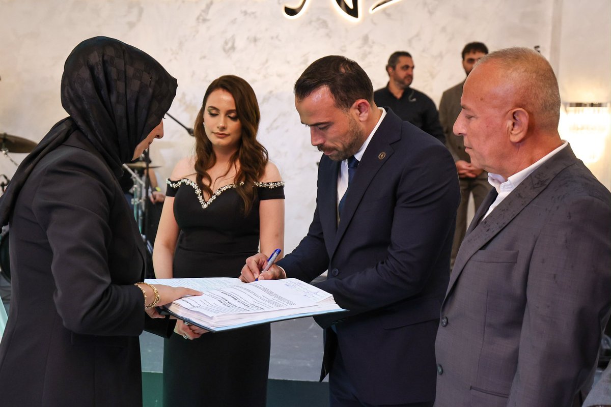 akpartiserdivan's tweet photo. Nikâhlarını Serdivan Belediye Başkanımız Sayın Osman Çelik’in kıydığı, şahitliklerini İlçe Başkanımız Sayın Yusuf Haldızoğlu’nun yaptığı; Yönetim Kurulu Üyemiz Emre Hız’ın kardeşi Mervan ve Melike çiftinin bu anlamlı ve mutlu günlerine Belediye Meclis Üyemiz ve yönetim kurulu üyelerimiz ile birlikte ortak olduk.
Genç çiftimizi tebrik ediyor; kendilerine bir ömür boyu sağlık, huzur ve mutluluk diliyor, kıymetli ailelerini gönülden kutluyoruz.