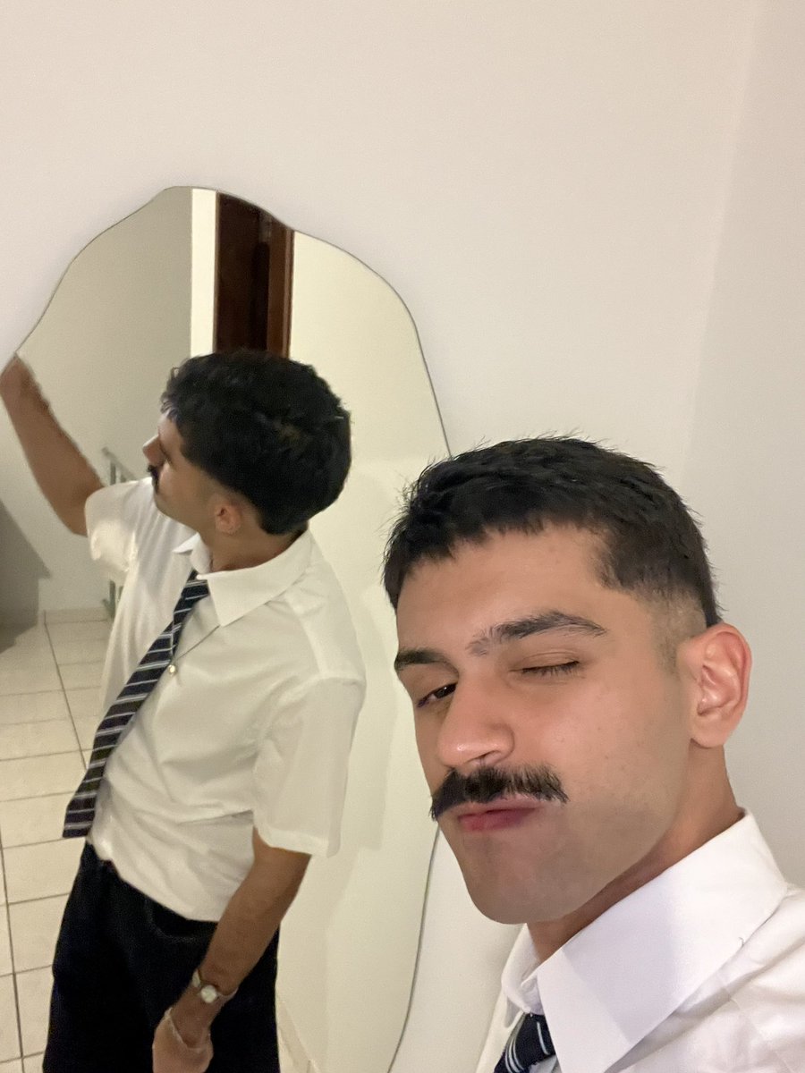 didasilli's tweet photo. puxa essa gravata aqui auuuu meu pescoço https://t.co/75p4iHaQwZ