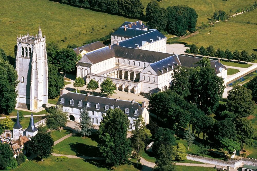 ThereseBaillard's tweet photo. L’#abbaye Notre-Dame du Bec dans l’#Eure en #Normandie fut fondée en 1034 par un chevalier nommé Helluin ou Herluin. Cette abbaye donna 3 archevêques à la cathédrale de #Canterbury. 
https://t.co/qWpRBRH3S5 https://t.co/lTX8JYCTF3