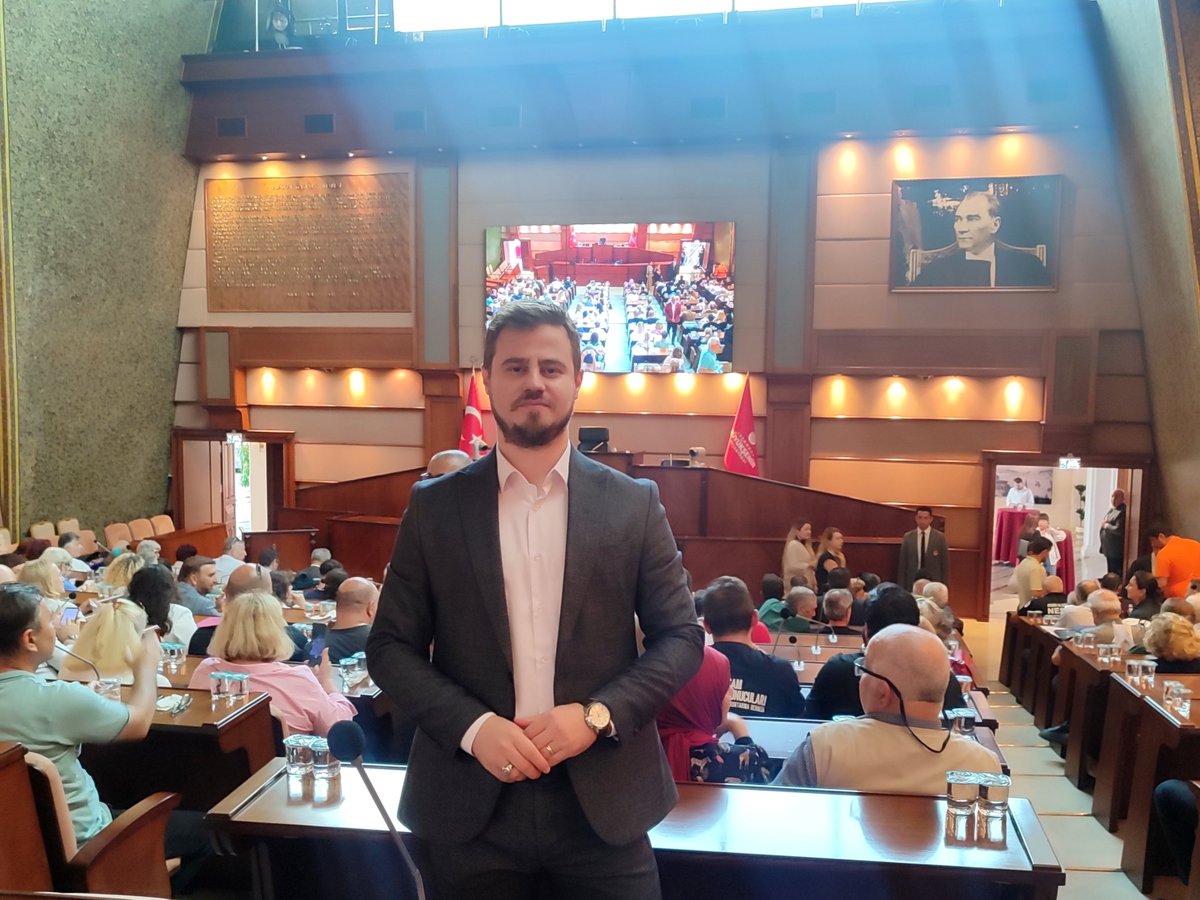 volkandilsiz's tweet photo. Bugün @istanbulbld Başkan Vekili Sayın Nuri Aslan'ın davetine icabeten, İBB Meclisi'nde gerçekleştirilen İstanbul STK istişare toplantısına @imksv İstanbul Kültür ve Sanat Vakfı projemiz kapsamında katıldım. Kendilerine misafirperverlikleri, fikir ve görüşlerimize ilgileri için teşekkürlerimi sunarım...