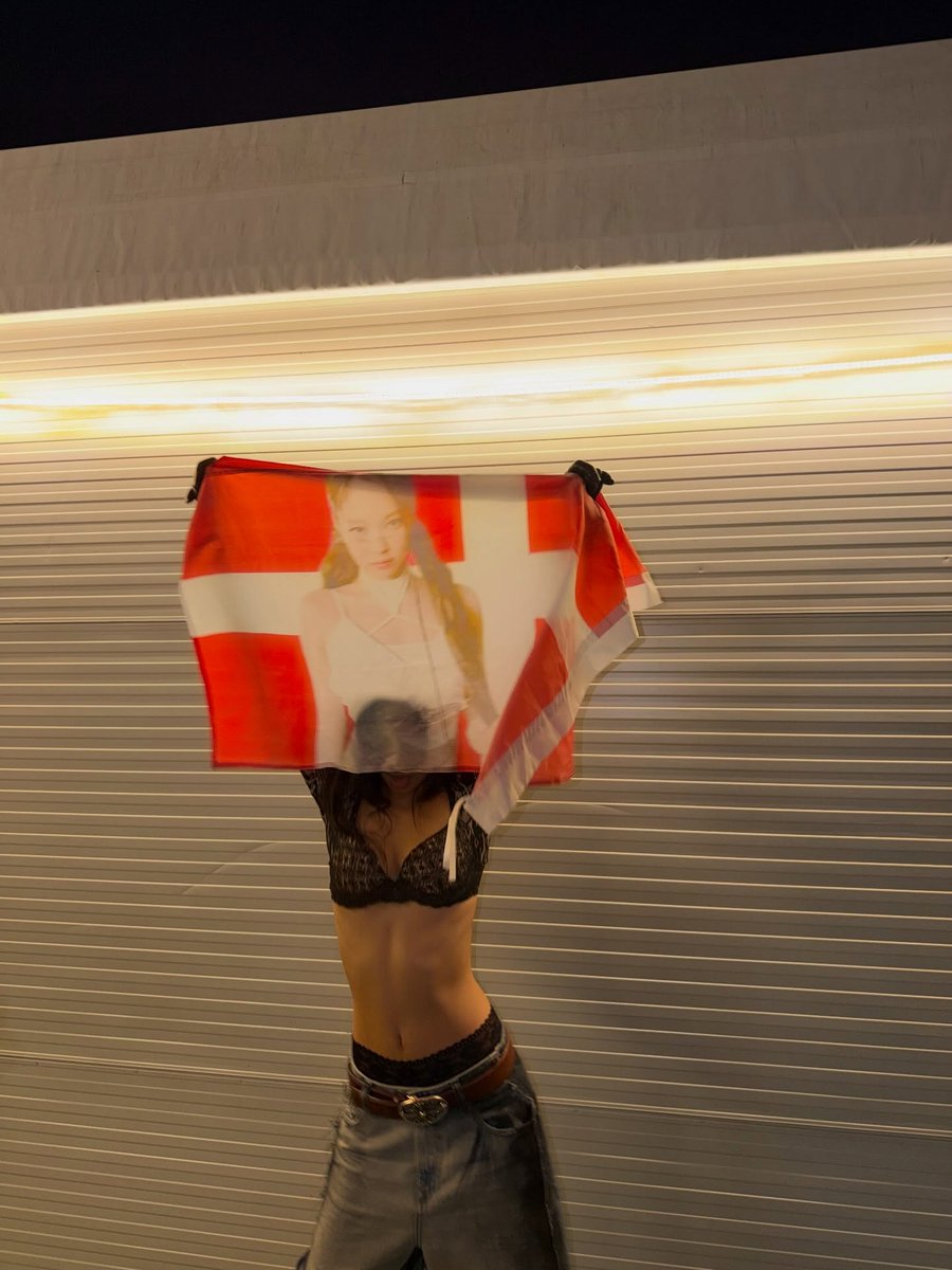 NEWSJENNlE's tweet photo. 📸260705 #JENNIE IG update

'Tusind tak, Roskilde! Det var en kæmpe ære at være headliner her. I var helt vilde! Elsker jer 🖤 @RoFHojskole' https://t.co/f2U3khB8l6