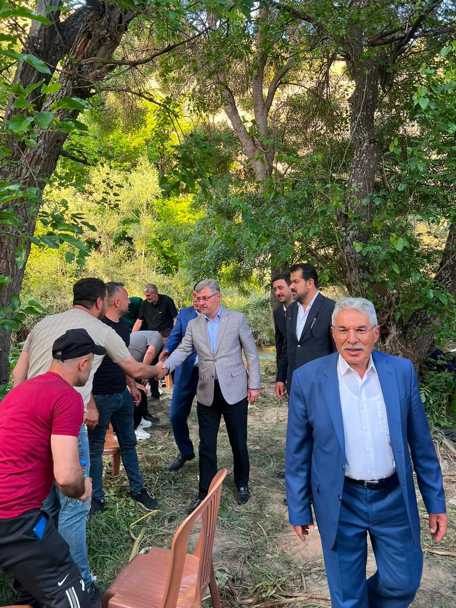 MHPGoksun's tweet photo. Emeği geçen başta Kavşut Mahalle Muhtarımız Sayın İsa Aksoy olmak üzere katkı sunan herkese teşekkür ediyor, festivalin hayırlara vesile olmasını diliyoruz. Rabbim birlik ve beraberliğimizi daim eylesin. https://t.co/deacDIyLJq
