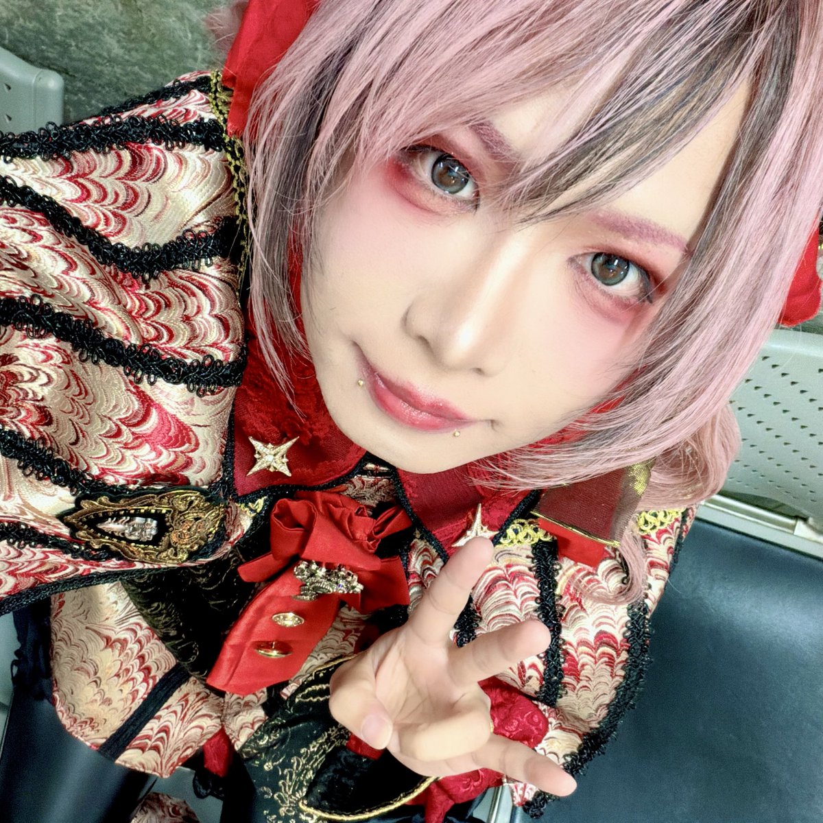 hikaru_d_out's tweet photo. ダウト×RAZOR×SCREW presents
「全⾝全霊紫⾊に剃⼑斬鉄FES」
2026年7⽉4⽇
クラブチッタ川崎

復帰初日ということで

前日、早めに布団に入ったんだけど
ソワソワして眠れなかった😳

ステージの体験
また、この眺めが見れるのかと嬉しくて
感慨深い日になりました

本当にありがとうございました！ https://t.co/eDbgrQlCkd
