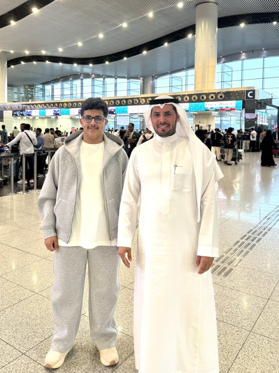 ANASNALGHAMDI's tweet photo. أبدأ اليوم رحلة تعليمية جديدة إلى مانشستر، طموح جديد وتحدٍّ نسأل الله أن يكتب فيه التوفيق والنجاح.
شكراً لوالدي وسندي على دعمه وكلماته الغالية التي تضيء طريقي، أستودع الله ديني وأمانتي وخواتيم عملي، ودعواتكم لي بالتوفيق. https://t.co/HgDaP7MRkz