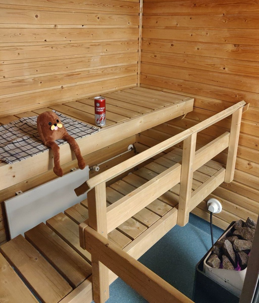 LambentLucien's tweet photo. Sauna https://t.co/p0UaYOt7jU