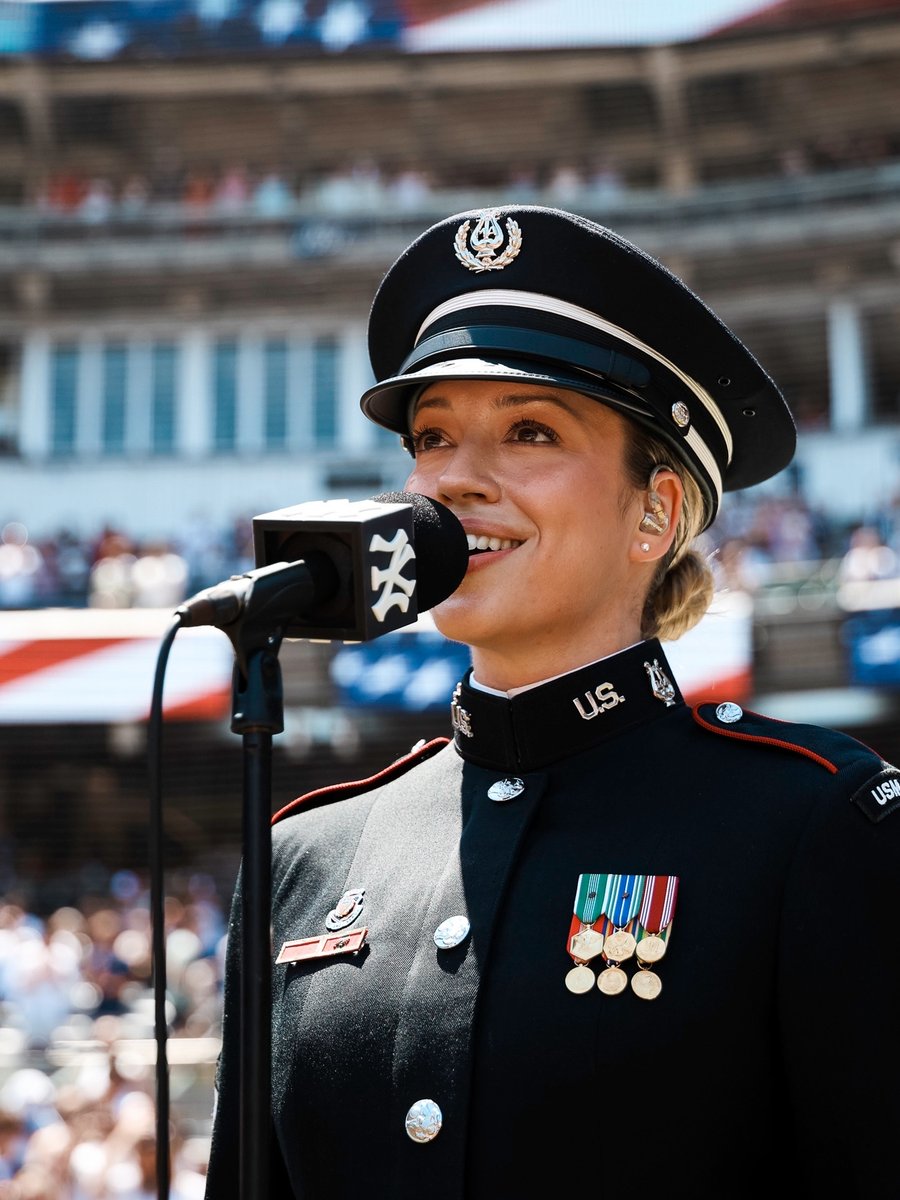 Yankees's tweet photo. Thank you to @USArmy Bronx Recruiting Company Color Guard for today's presentation of colors and to United States Army Staff Sergeant Madison Baldwin for today's rendition of our National Anthem 🇺🇸 https://t.co/75bcm0k9fc