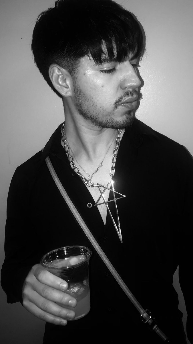 xyuki_jp's tweet photo. feeling so evil ⛧ https://t.co/kJj4S227Ty