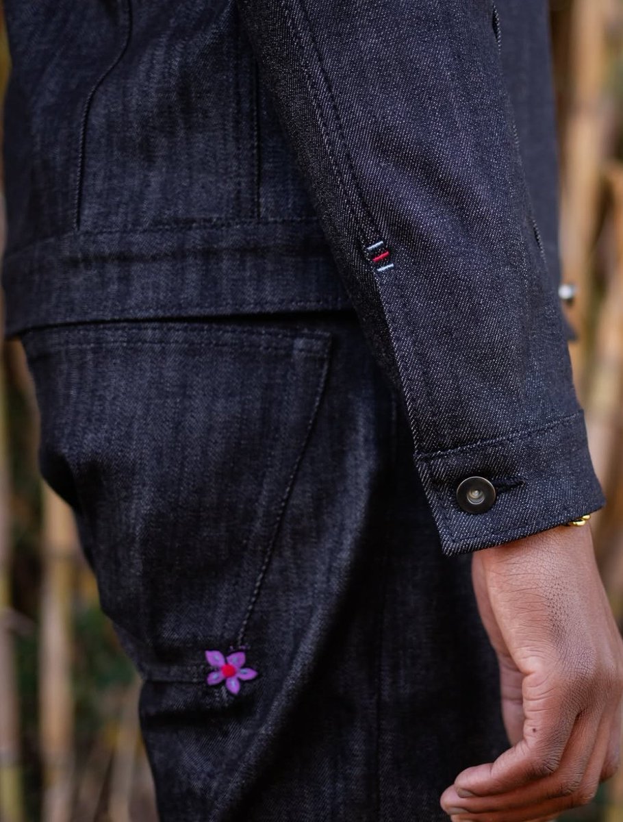 BevArtist2's tweet photo. KAIZEN JEANS 

Proudly South African with attention to detail 🖤

@mmeliofficial admirably always supports local South African products and looks so stylish doing so!

KAIZEN &amp; MMELI IG
https://t.co/3mVW7UGiJ2

  🖤🇿🇦  

#MmeliPrinceKhumalo 🖤 https://t.co/TnYiwhXimC
