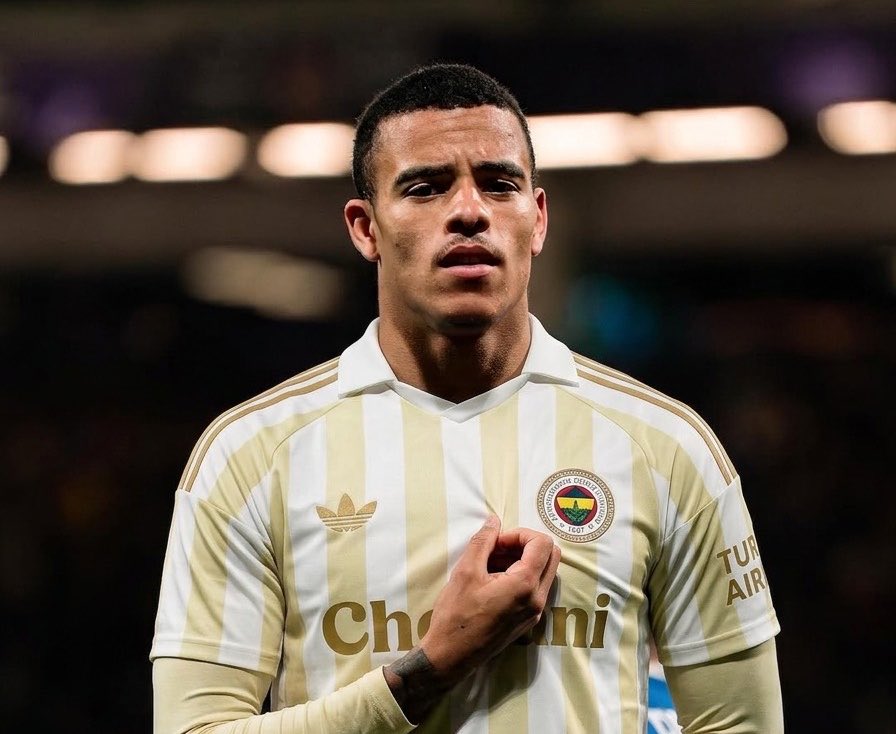 GlarungYeni's tweet photo. Mason Greenwood tatilde ve kulübünden gelecek olumlu haberi bekliyor. Oyuncu Fenerbahçe’ye transfer olmak için can atıyor. Marsilya ve Fenerbahçe anlaşırsa tarihi bir fırsat bizim sağ kanat oyuncumuz olacak. https://t.co/gKxLvnAAOW