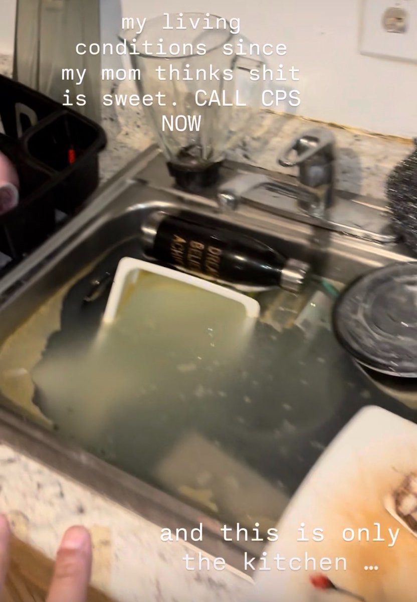 groo_evo's tweet photo. hey guys , I was kicked out my house due to asking for better living conditions, now im unemployed and unhoused . So if anyone can please help me out during this time I’d appreciate it so much, likes &amp; rts are appreciated too. 

(I also have Zelle but dm me for that) https://t.co/en8cFJcSEU