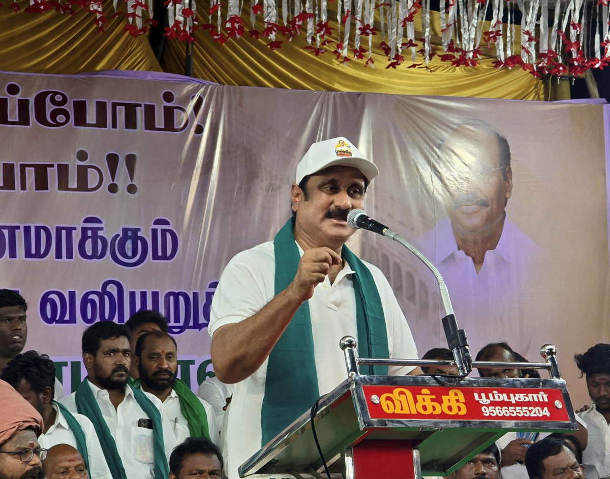 draramadoss's tweet photo. கர்நாடகத்தில், காவிரியின் குறுக்கே மேகதாதுவில் அணை கட்ட திட்டமிடும் கர்நாடக அரசை கண்டித்தும், இத்திட்டத்தை முழுமையாக கைவிட வலியுறுத்தியும், பிலிகுண்டுவில் தொடங்கிய நான்கு நாட்கள் விழிப்புணர்வு பிரச்சார பயணத்தை பூம்புகாரில் நிறைவு செய்து, பொதுக்கூட்டத்தில் உரையாற்றியபோது. உடன் விவசாய சங்க நிர்வாகிகள், உழவர் பேரியக்கம் நிர்வாகிகள் மற்றும் தன்னார்வலர்கள்.!

#காவிரிகாப்போம்
#மேகதாதுஅணைதடுப்போம்

#CauveryKappom
#MekedatuAnaiThaduppom #MekadatuRally #CauveryRights #TamilNadu #PMK