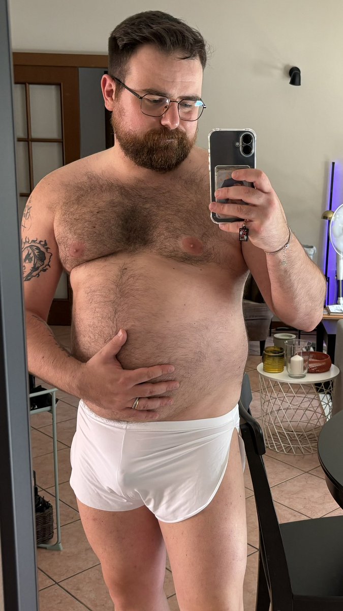 koto_the_bear's tweet photo. white and bold ◻️ https://t.co/FYo3BnvkhE