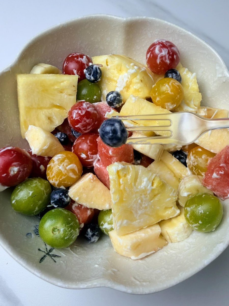 donaldlincool's tweet photo. The joy of summer comes from a big, overflowing bowl of fruit salad! https://t.co/rO0HomEhLG